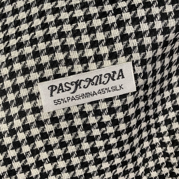 #13 ✨Restocked ✨Chic Pashmina houndstooth fabulous scarf - Picture 2 of 2